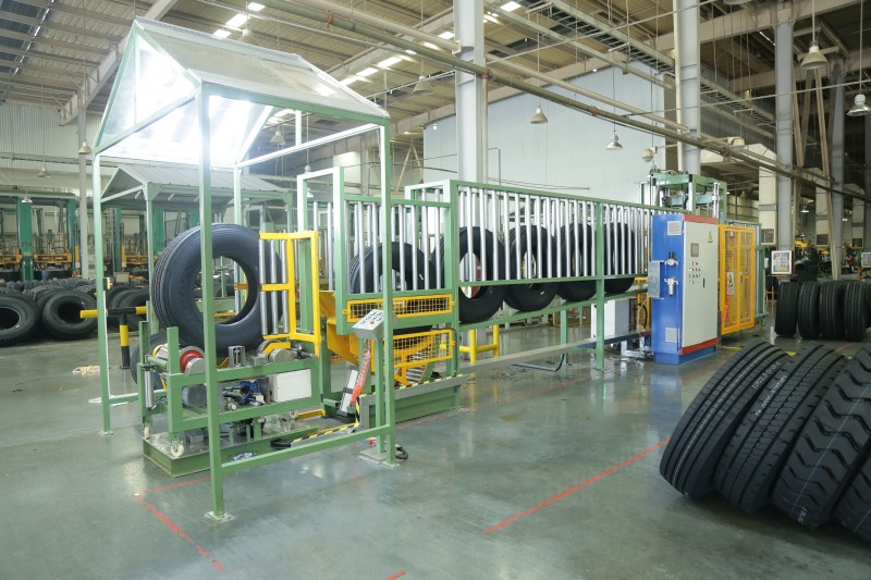 輪胎全自動(dòng)修剪機(jī)